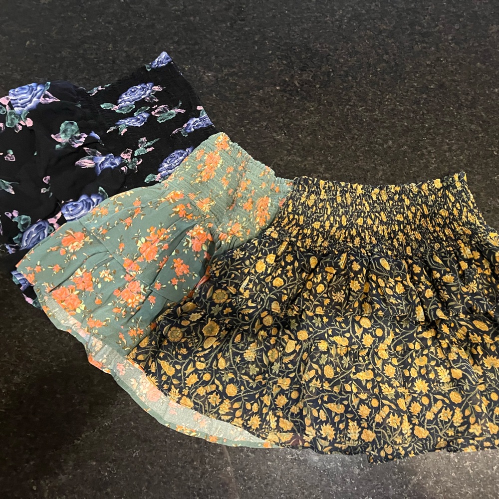 3 skirts… black (xs wild fable), green xs (aerie), navy s (DeeDee).